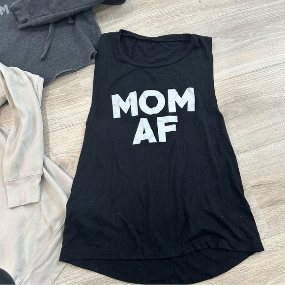 Cool Mom AF sweatshirt & tank top bundle - Picture 12 of 12
